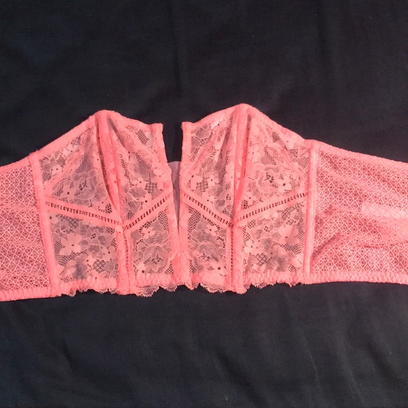 VS Strapless Bra - Picture 5 of 6